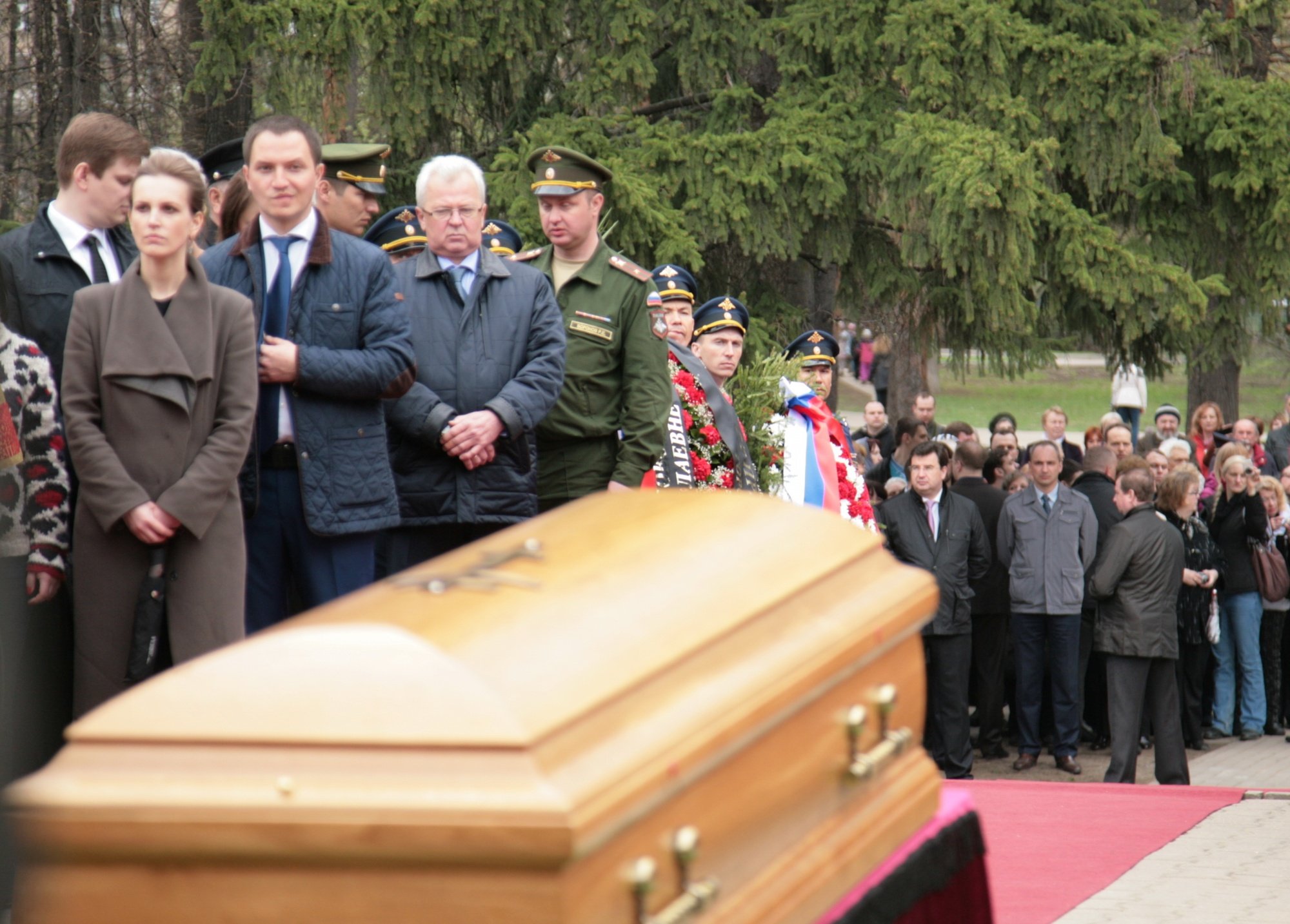 30 апреля ПАРК перезахоронение Романовых. Гроб с останками князя.JPG